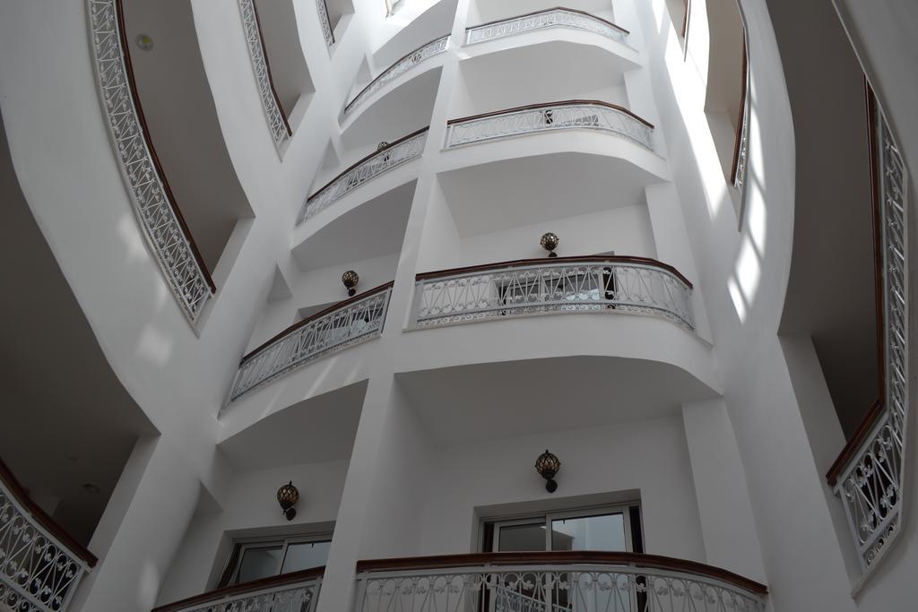 Hotel La Place Эль-Джадида Экстерьер фото